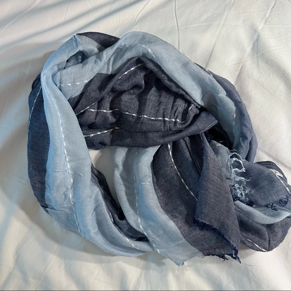 Rectangular striped blue scarf - Picture 3 of 3